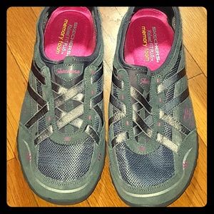 Skechers relaxed fit plus memory foam size 9.5